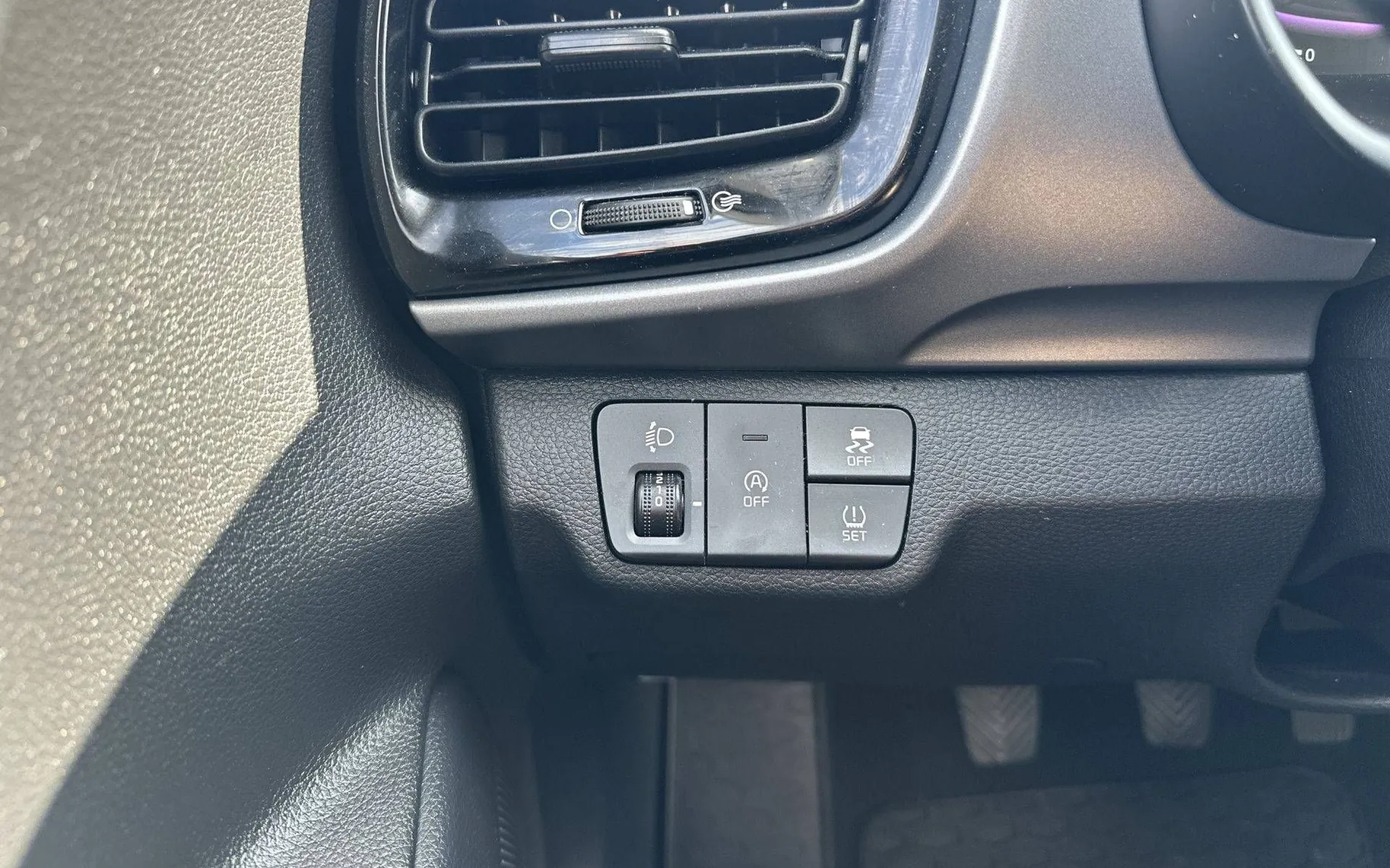 Notranja slika - KIA Stonic - 1.0 T-GDi LX Urban+ ISG - 12