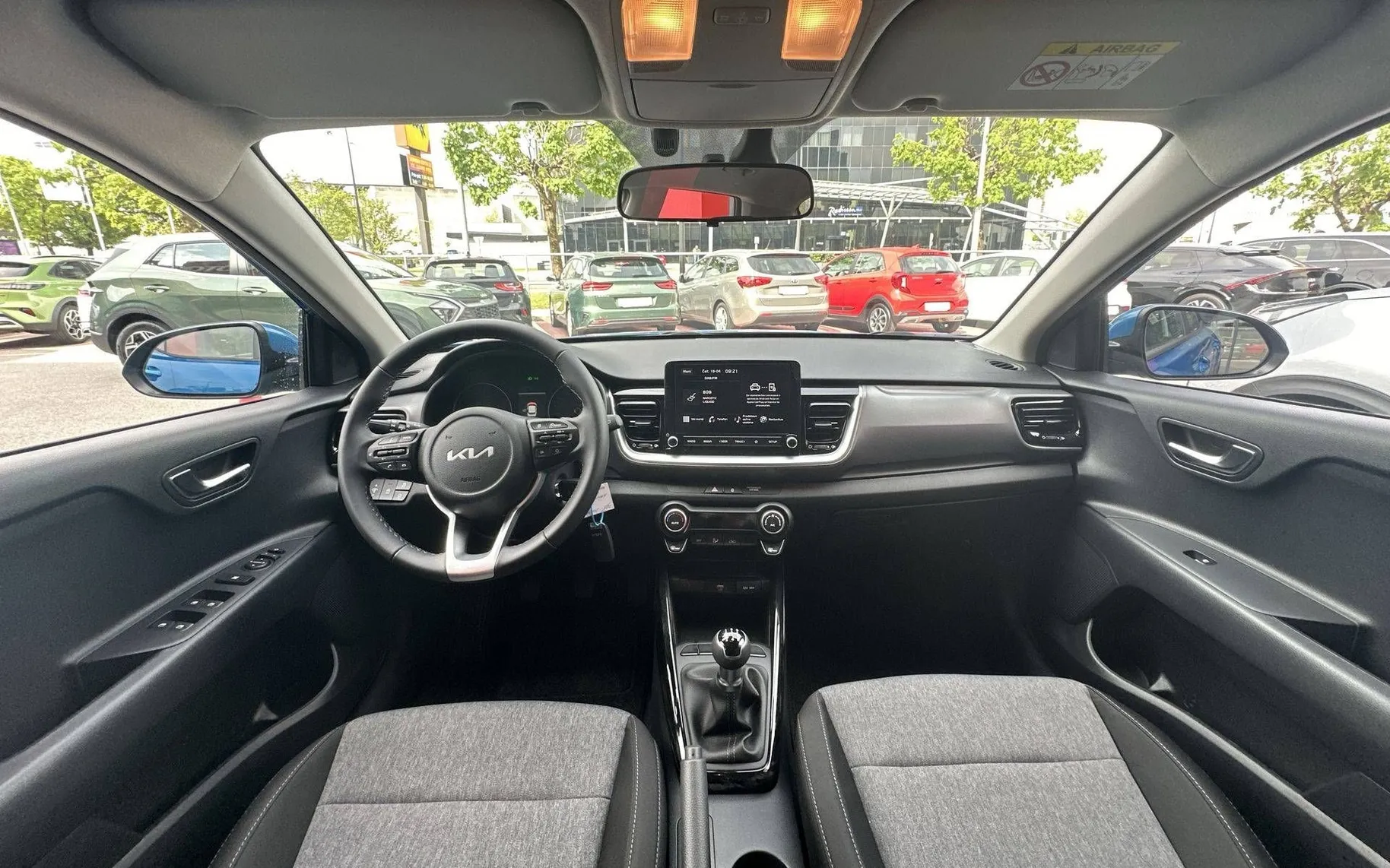 Notranja slika - KIA Stonic - 1.2 DPI  LX Urban + AKCIJA ZA VSE KIA MODELE... - 13