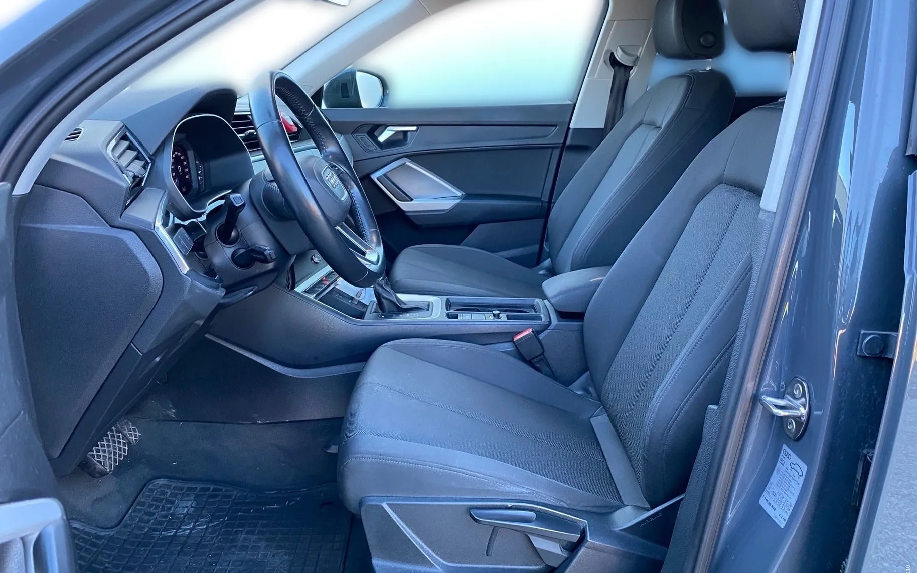 Notranja slika - Audi Q3 - 35 TDI S-tronic - 7