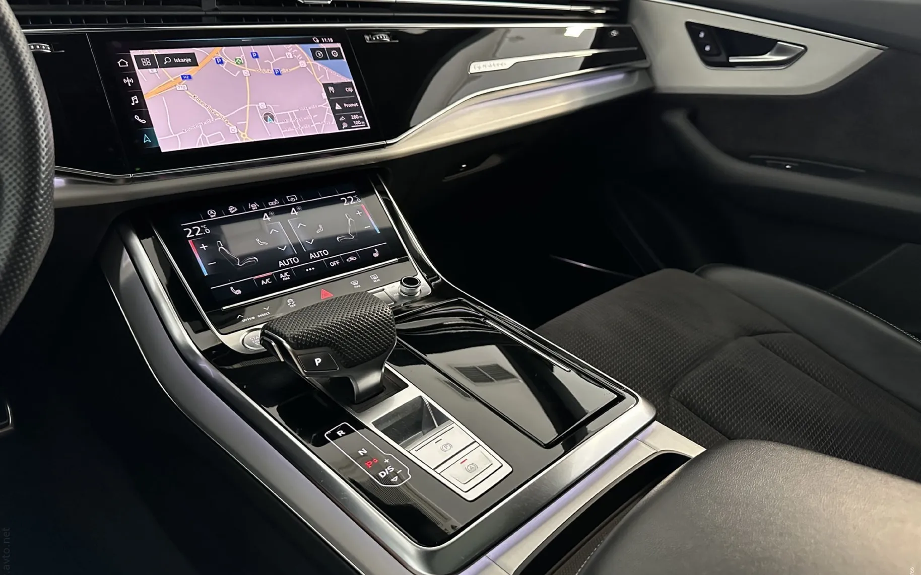 Notranja slika - Audi Q8 - 55TFSI|Q|S-Line|Pano|SoftC|Zračno|ACC|360K|BangO| - 12