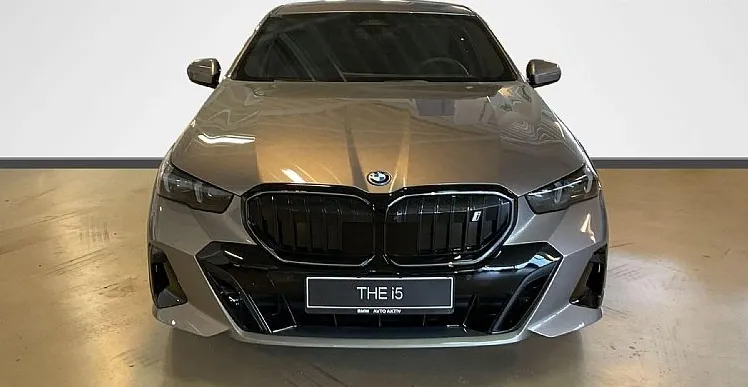Zunanja slika - BMW i5 - eDrive40  AT - 7