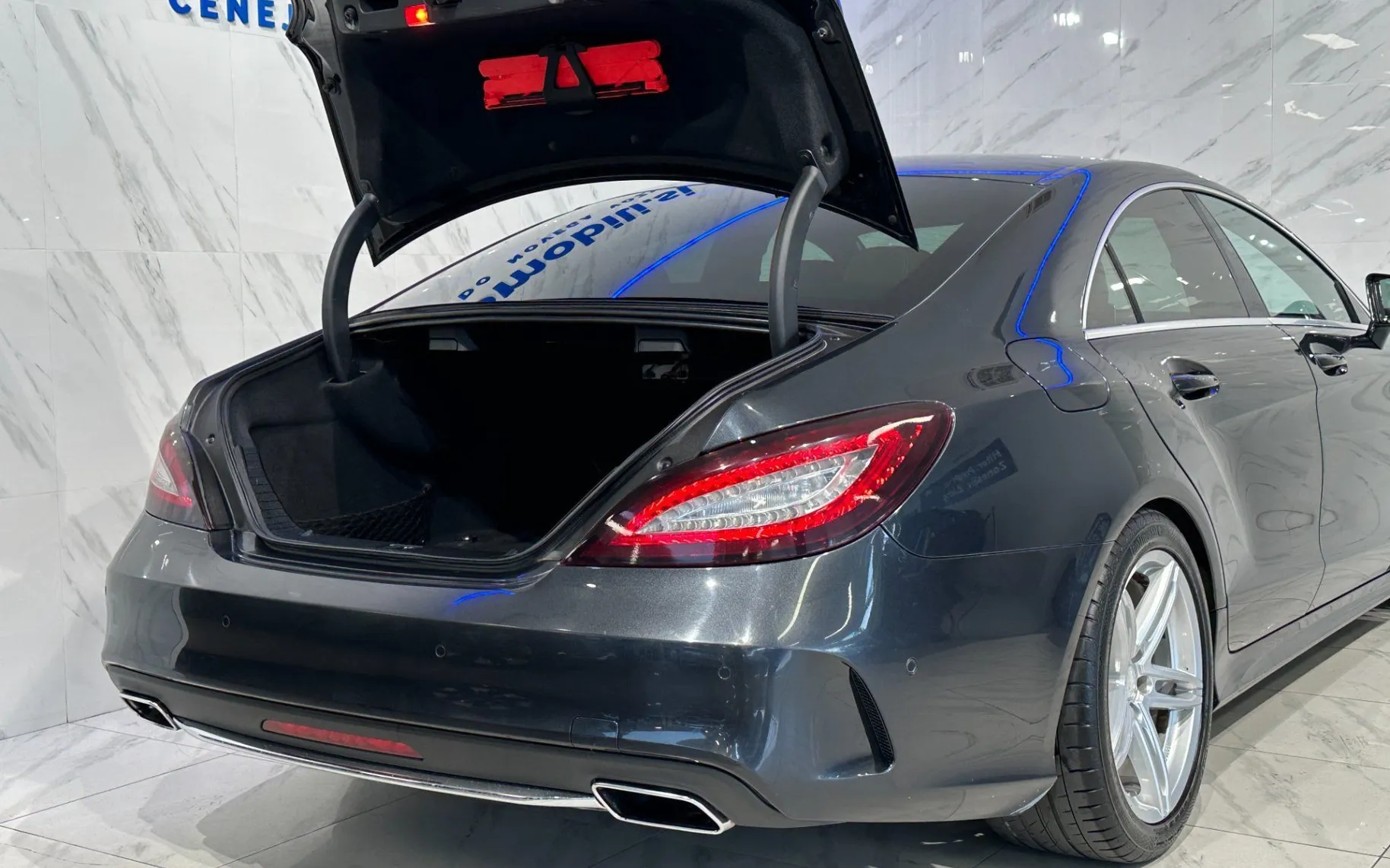 Notranja slika - Mercedes-Benz CLS-Razred - 220d AMG line |Led|Kamera|HarmanK|Gretje|SLO|... - 7