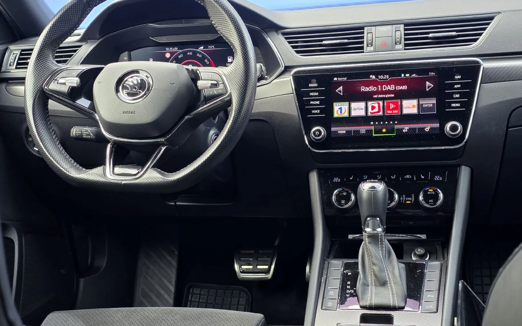 Zunanja slika - Škoda Superb - 1.5 TSI Sportline Combi 110 kW DSG AMBI NAVI EL SE - 7
