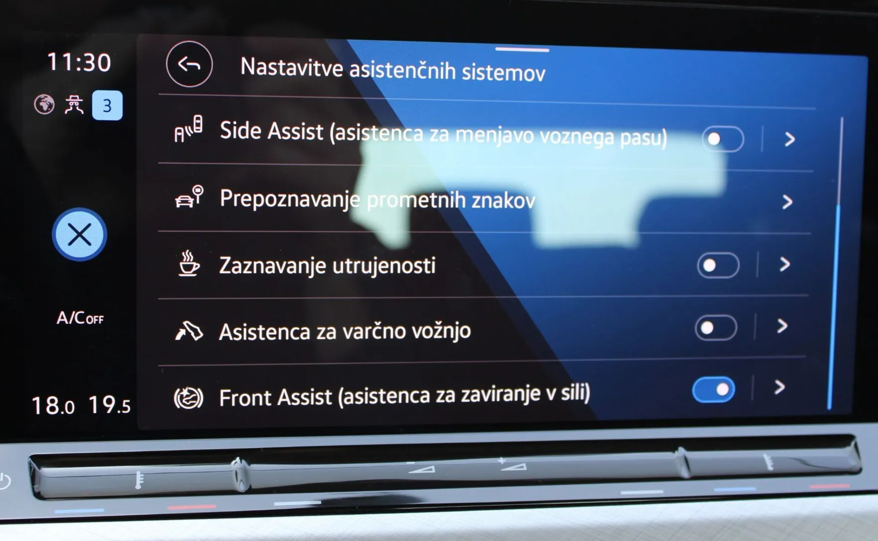 Zunanja slika - Volkswagen Golf - 2.0 TDI BUSINESS 85  115  LED NAVI ALU PDC KAMERA - 19