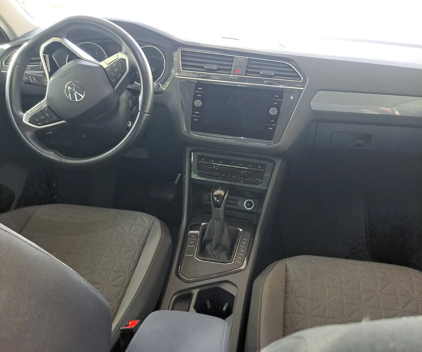 Notranja slika - Volkswagen Tiguan - 2,0 TDI BMT Life DSG - 6