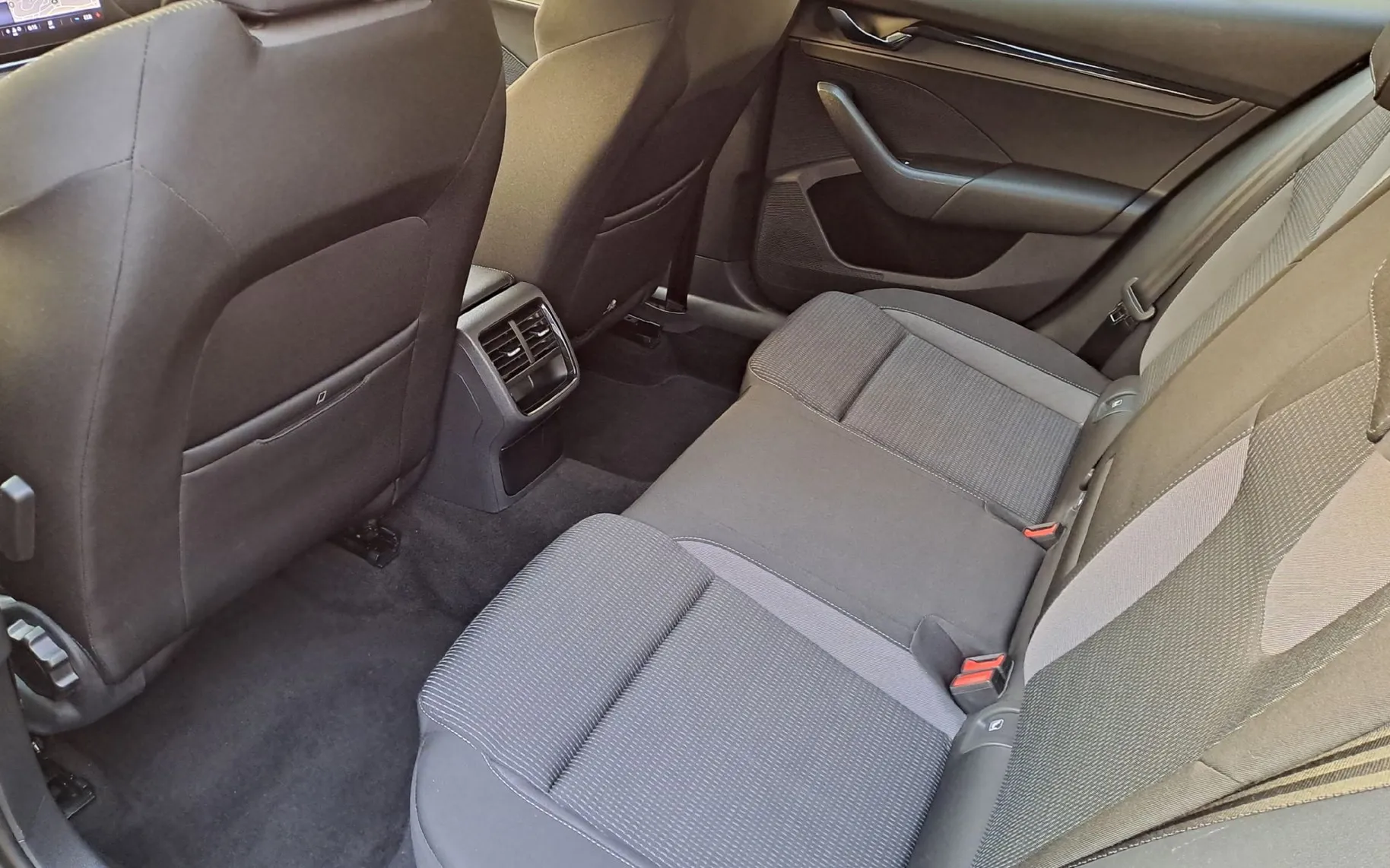 Zunanja slika - Škoda Octavia - 2.0 TDI Ambition DSG 110 kW - 7