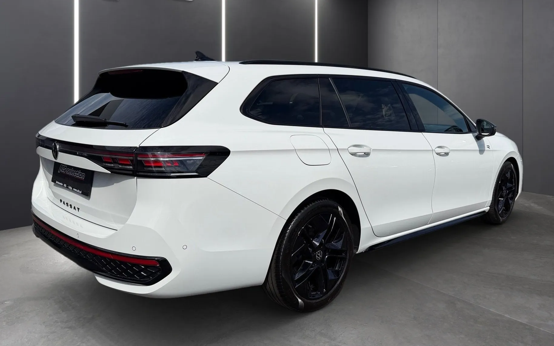 Zunanja slika - Volkswagen Passat Variant - 4motion 2.0 TDI BMT R-Line DSG-SLO-Kljuka-Masaža.. - 3