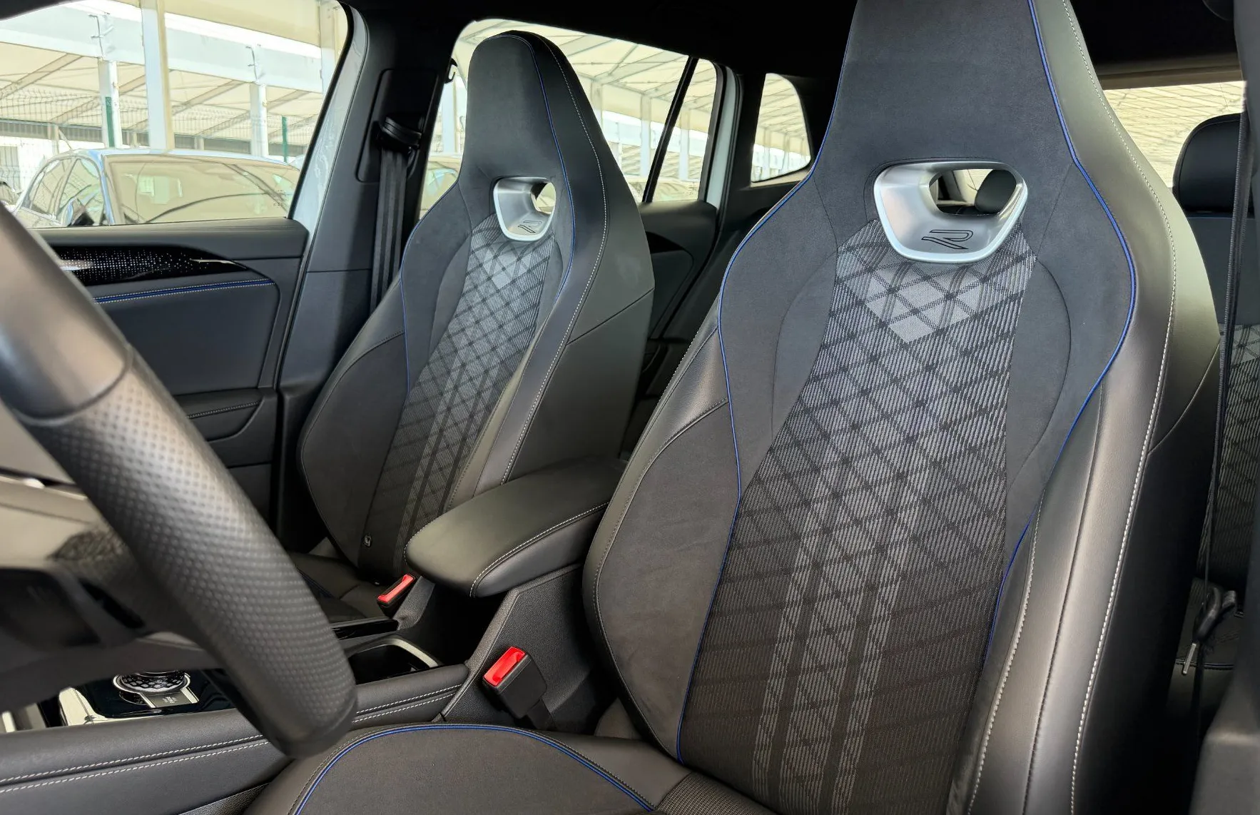 Zunanja slika - Volkswagen Tiguan - R-Line 2.0 TDI 4MOTION DSG - KLJUKA - WEBASTO - 9