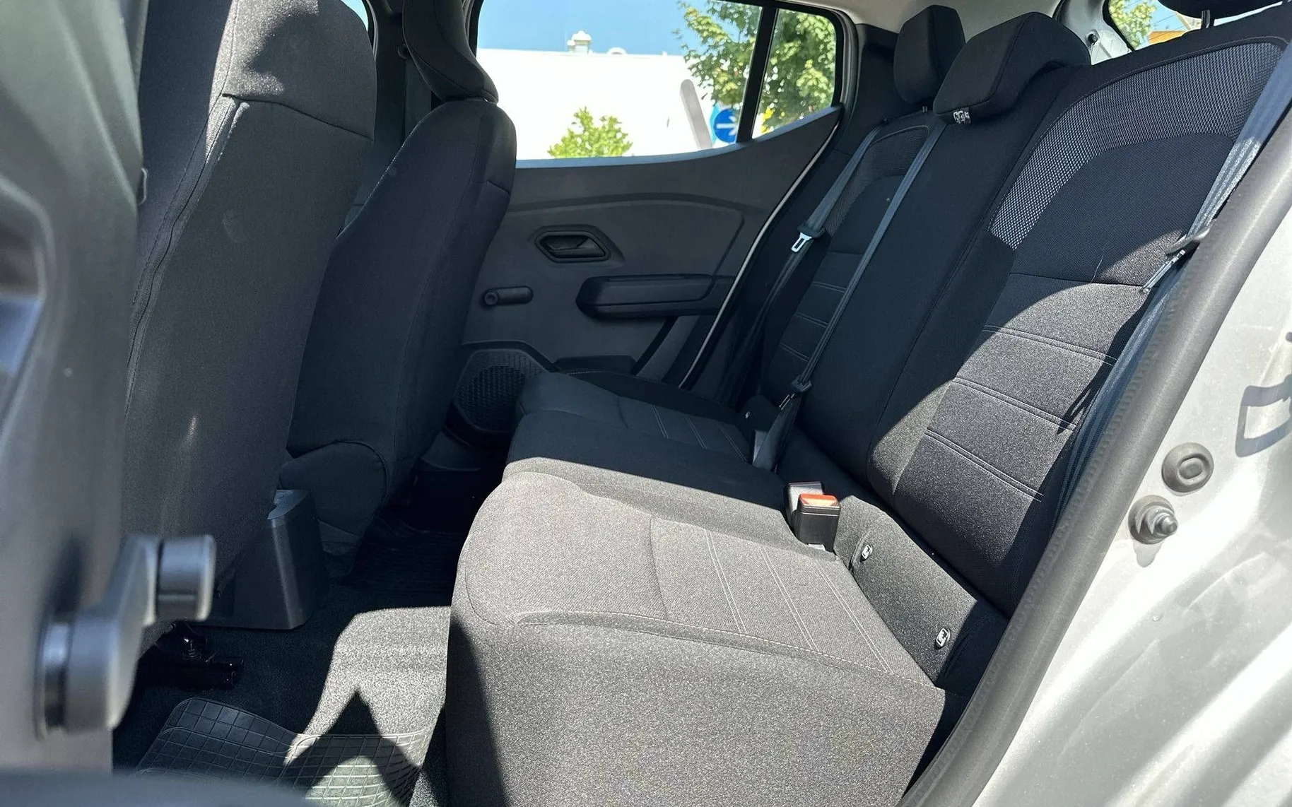 Notranja slika - Dacia Sandero - Stepway 1.0 TCe 90 Essential - 11