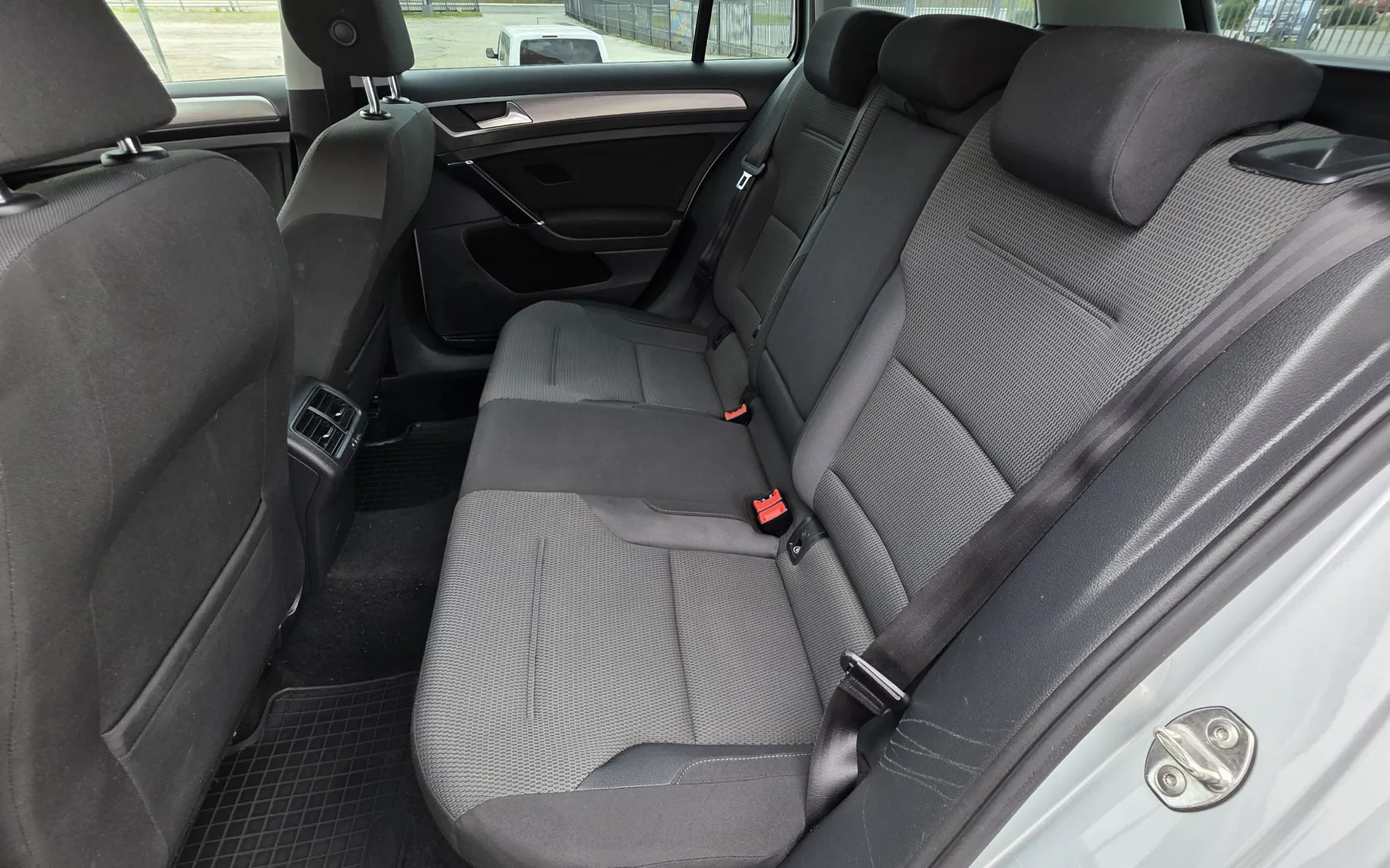 Zunanja slika - VW Golf - Variant 1,6 TDI DSG VEL. SERVIS NAVI TEMP PDC KLJUKA - 15