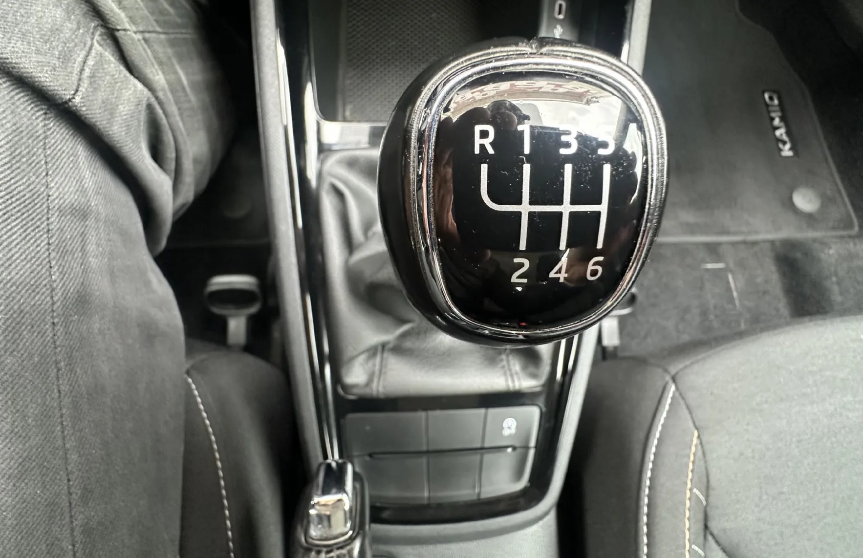 Zunanja slika - Škoda Kamiq - 1.0 TSI  81 kW.LED.GRET.SEDEŽEV.SAMO 82.000 KM - 14