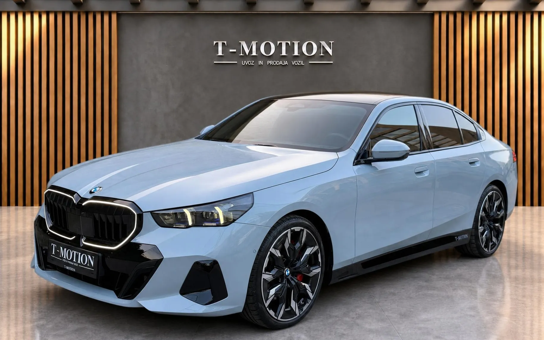 Zunanja slika - BMW serija 5: - 540d xDrive|SALONSKI|Iconic|AV|Pano|ACC|B W| - 2