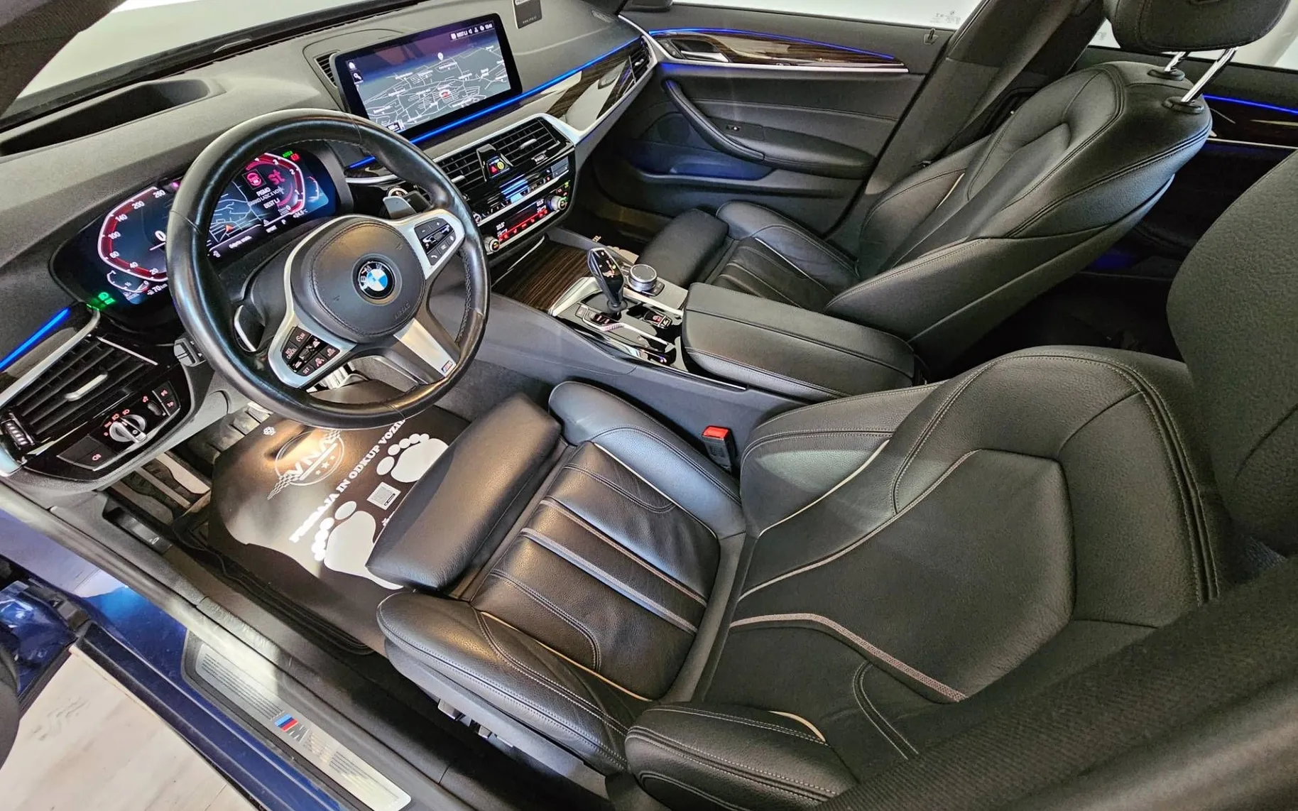 Notranja slika - BMW serija 5: - 530d xDrive M-OPTIC |AERO|VIRTUAL|KAMERA|RADAR|A20 - 7