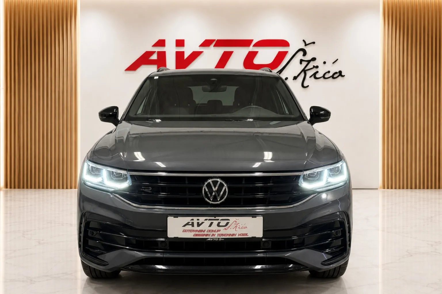 Notranja slika - VW Tiguan - 2.0 TDI-4X4-R-LINE-ACC-VIRTUAL-IQ-KAMERA-NAVI-F1.. - 7