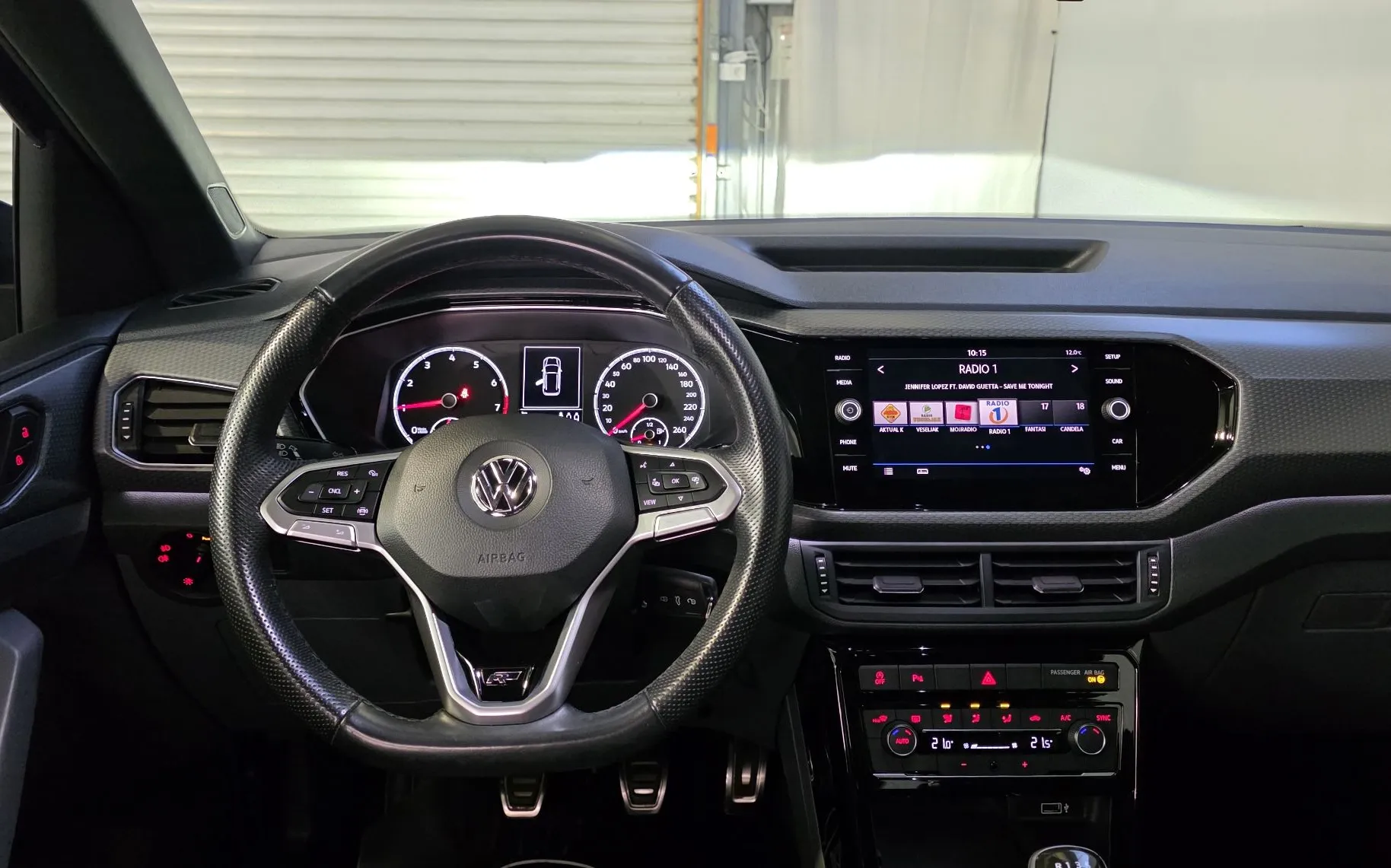 Zunanja slika - Volkswagen T-Cross - 1,0 TSI BMT R-Line 1.LAST SLO LED PDC ALU - 7
