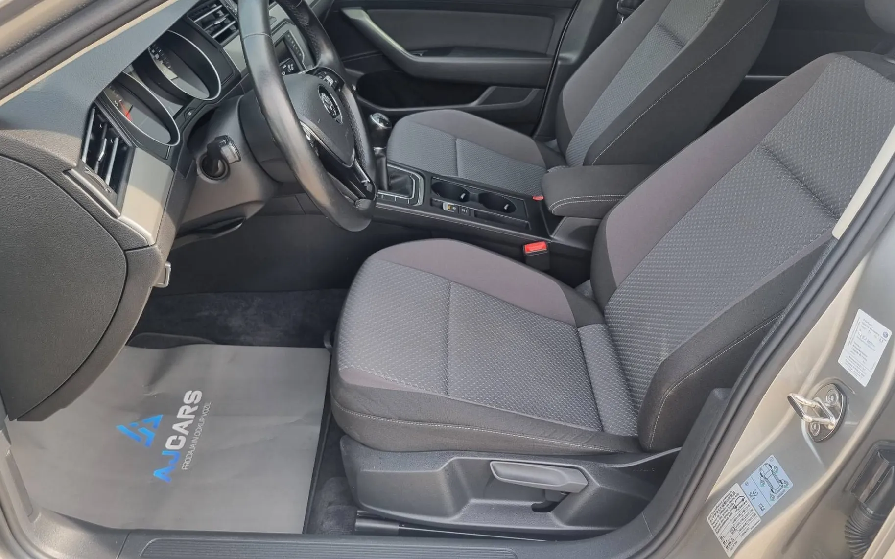 Zunanja slika - VW Passat - 1.6 TDI BMT Comfortline-2XPDC-Navi-Temp-Alu - 9