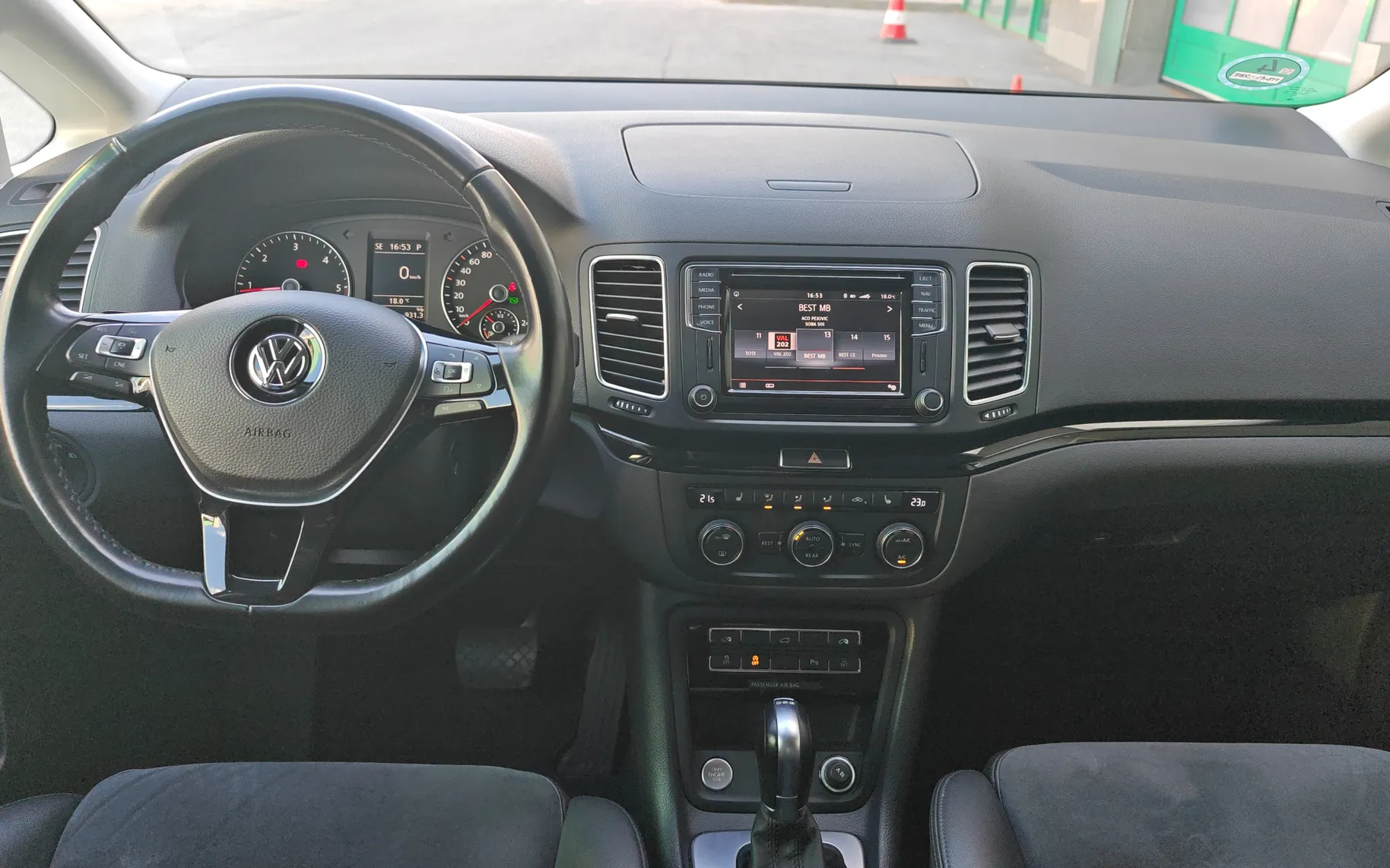 Notranja slika - Volkswagen Sharan - 2,0 TDI BMT SCR Style DSG - 9