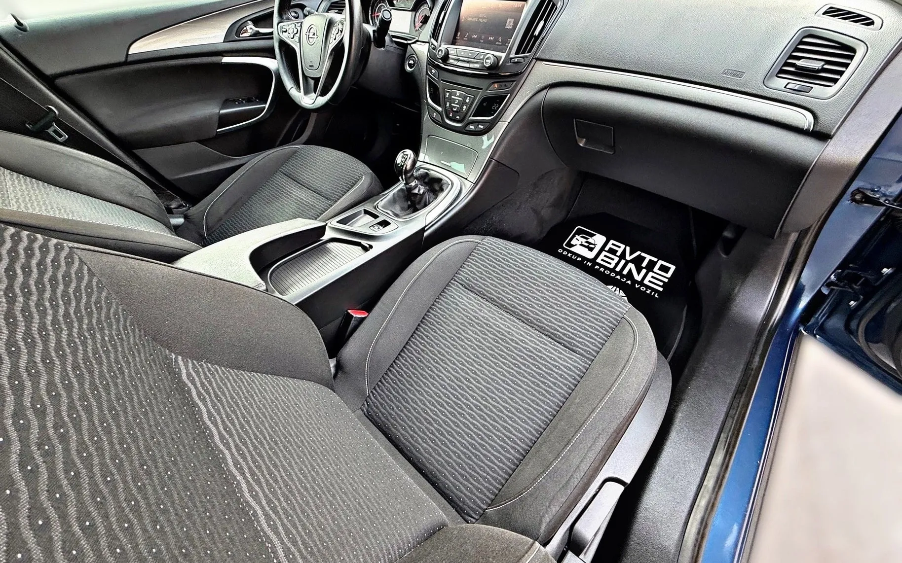 Notranja slika - Opel Insignia - 1.6 CDTI-LIMUZINA-BI-XENON-NAVI-18ALU - 9