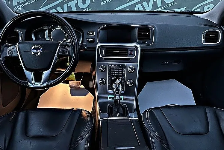 Zunanja slika - Volvo V60 - 2.4TD AWD TwinEngine Plug-in HYBRID+MAX OPREMA+4X4 - 9