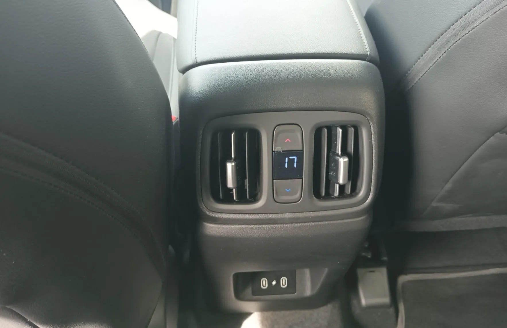 Zunanja slika - Hyundai Tucson - 1.6T T-GDI 150 ISG Style Black Line DCT.WINTER 2.P - 11