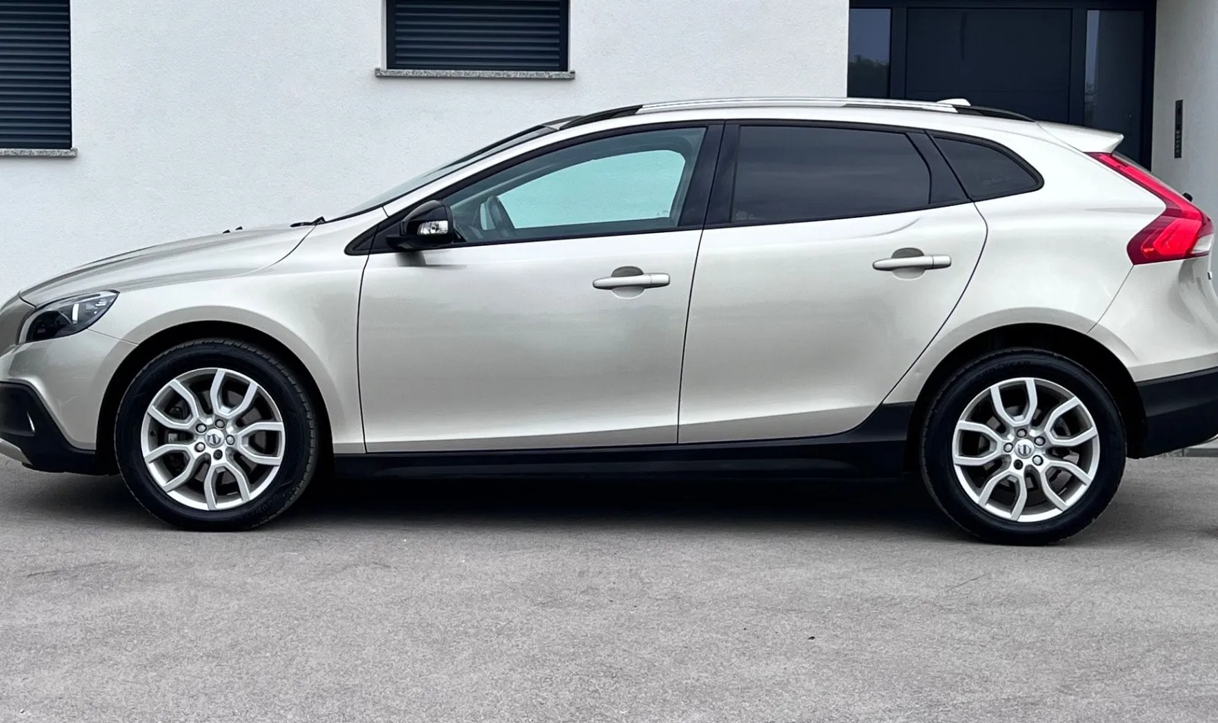 Zunanja slika - Volvo V40 Cross Country - 2.0TD+NAV+VIRTUAL+PDC+ALU - 5