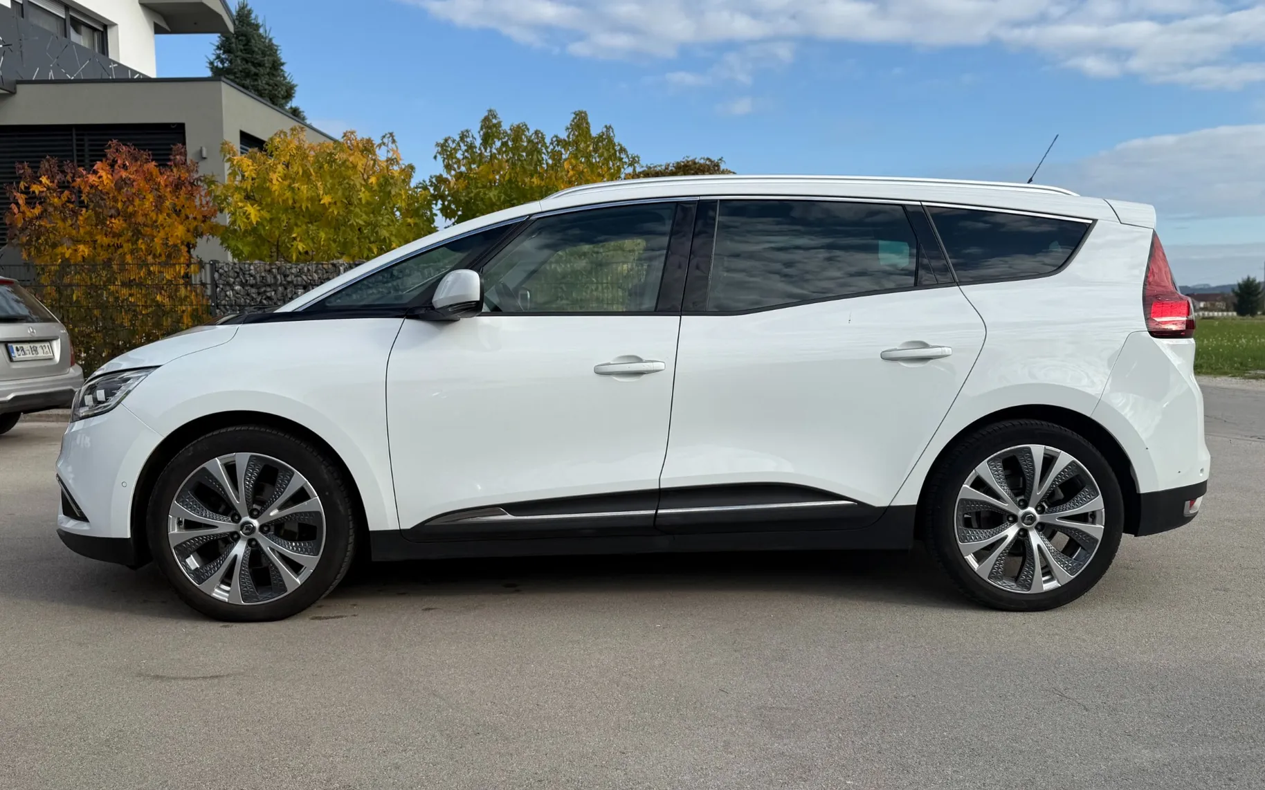 Zunanja slika - Renault Scénic - Grand  dCi 110 Energy Bose EDC - 10
