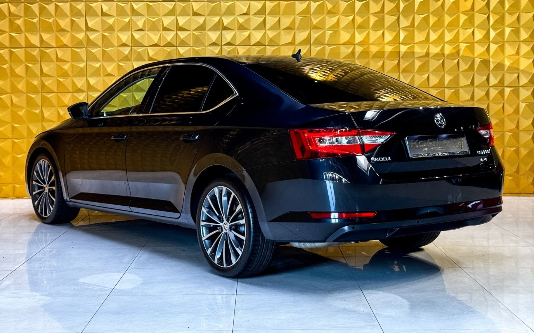 Notranja slika - Škoda Superb - 4x4 2.0 TDI AVT.-NAV - 9