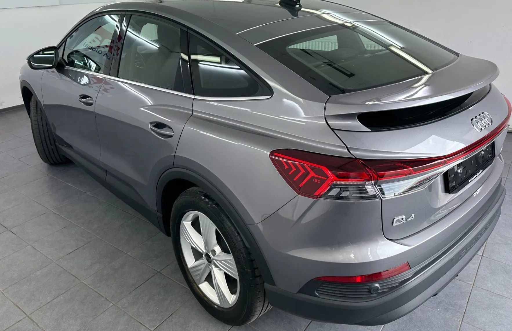 Zunanja slika - Audi Q4 - e-tron 50 e-tron quattro S Line 220kw.LED.USNJE.2X PDC - 3