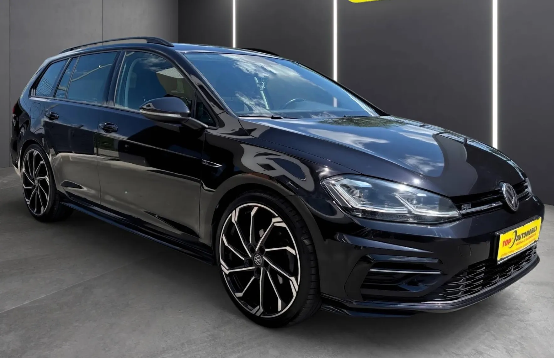 Zunanja slika - VW Golf - Variant 2.0 TDI R-LINE FULL LED ACC SLOVENSKO POREKLO PD.. - 10