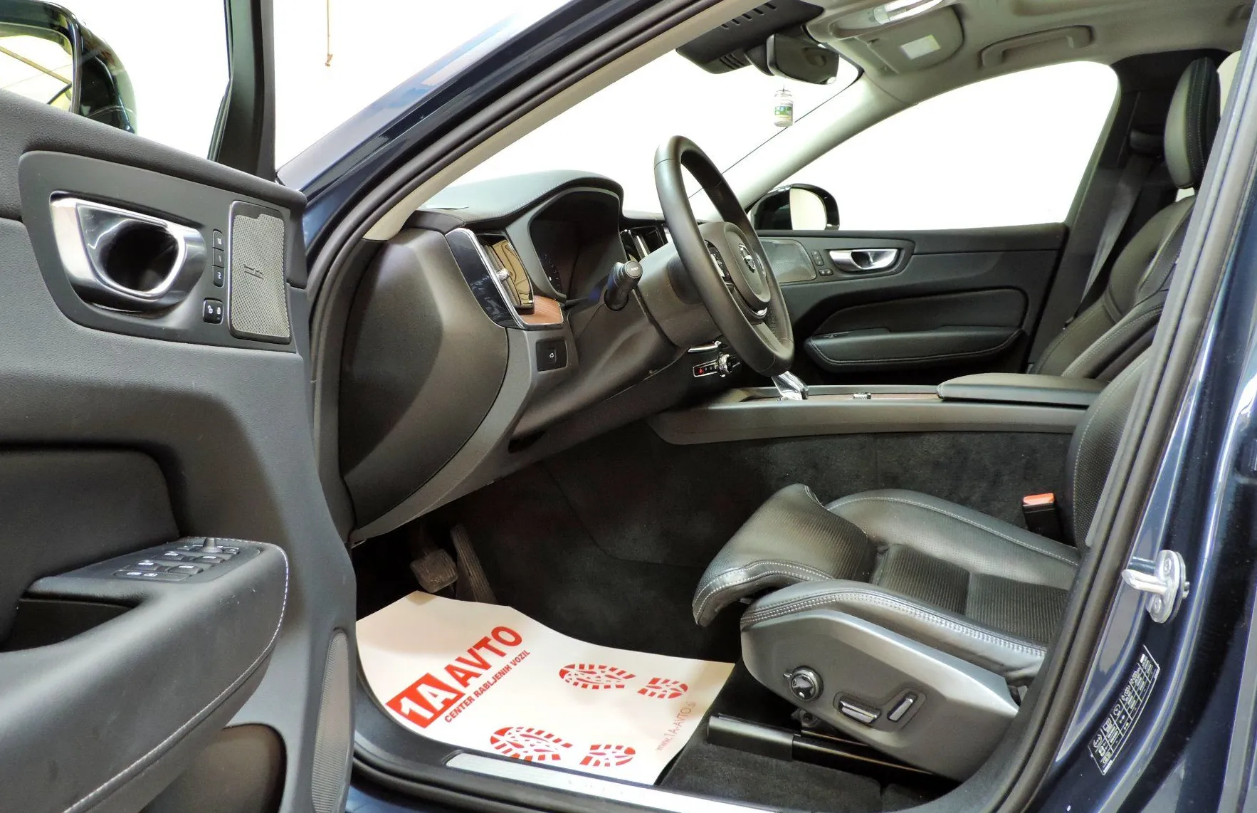 Zunanja slika - Volvo XC60 - B5P AWD Ultimate Dark Avt. LED-KAMERE 360-PANORAMA - 9