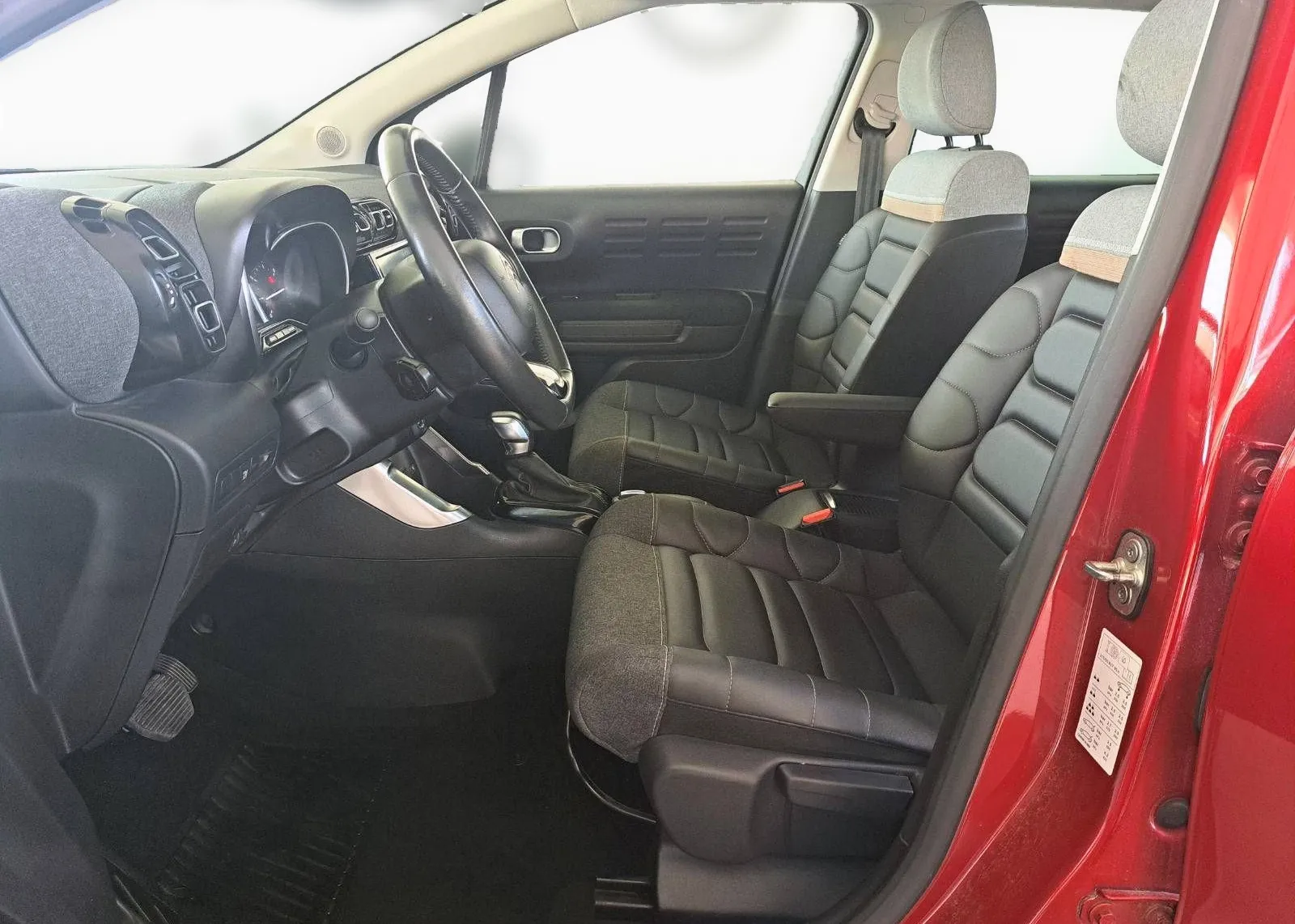 Notranja slika - Citroën C3 Aircross - 1.2 PureTech Shine 130 Avt.1LASTNIK-FUL LED-KAME.. - 7