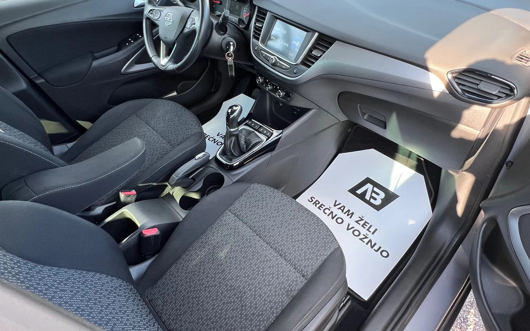 Notranja slika - Opel Crossland X - 1.2 +SLO+1.LAST+DAB+PDC+ALU+TEMP - 12