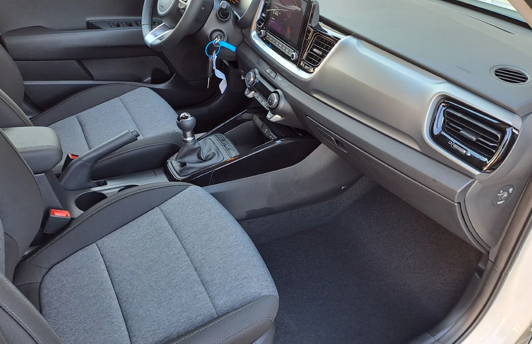 Zunanja slika - KIA Stonic - 1.2 DPI 57.9 kW  79 KM  LX Urban+ M T - 5