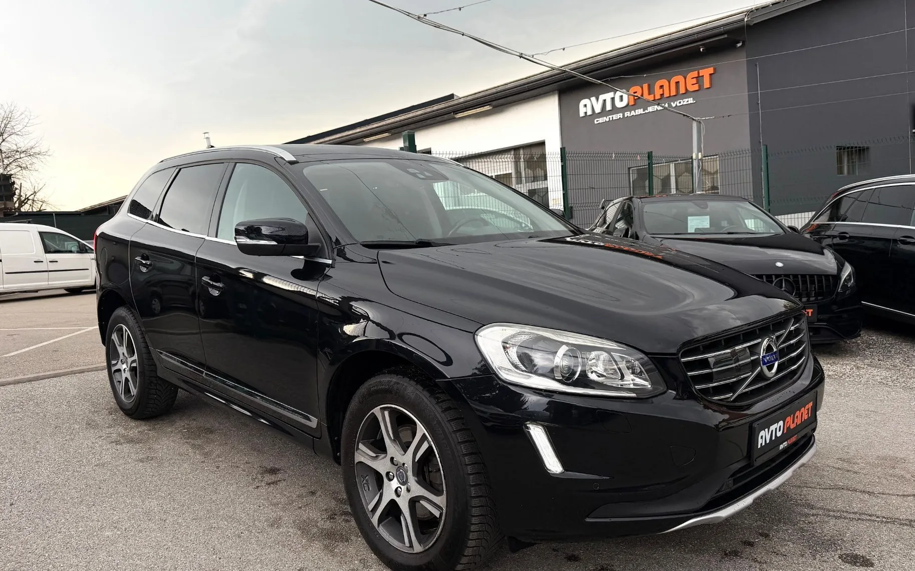 Zunanja slika - Volvo XC60 - D4 Summum AUT. LED XENON ACC NAVI BLS VIRTUAL - 4