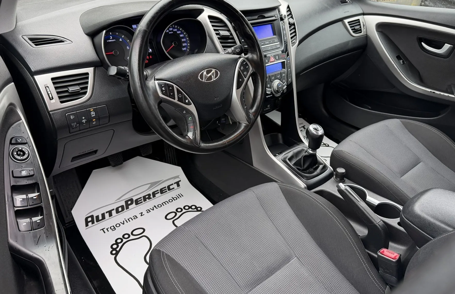 Zunanja slika - Hyundai i30 Wagon - 1.6 CRDI|GR.SED|2CON|TEMPOMAT - 9