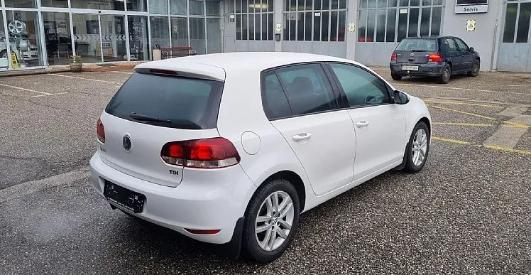 Zunanja slika - VW Golf - 1.6 TDI DPF Highline 77  105 - 4