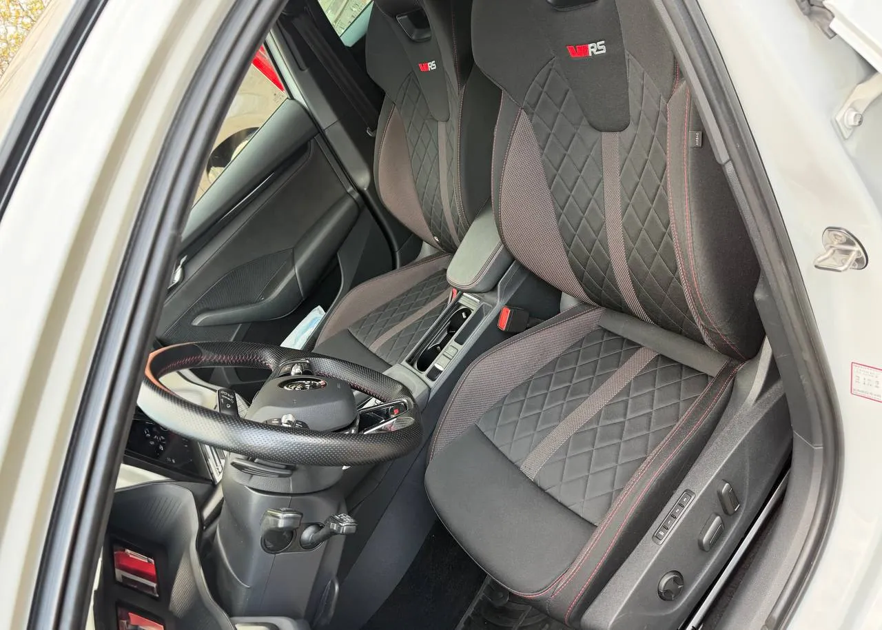 Notranja slika - Škoda Octavia - Combi 2.0 TSI RS DSG - 12
