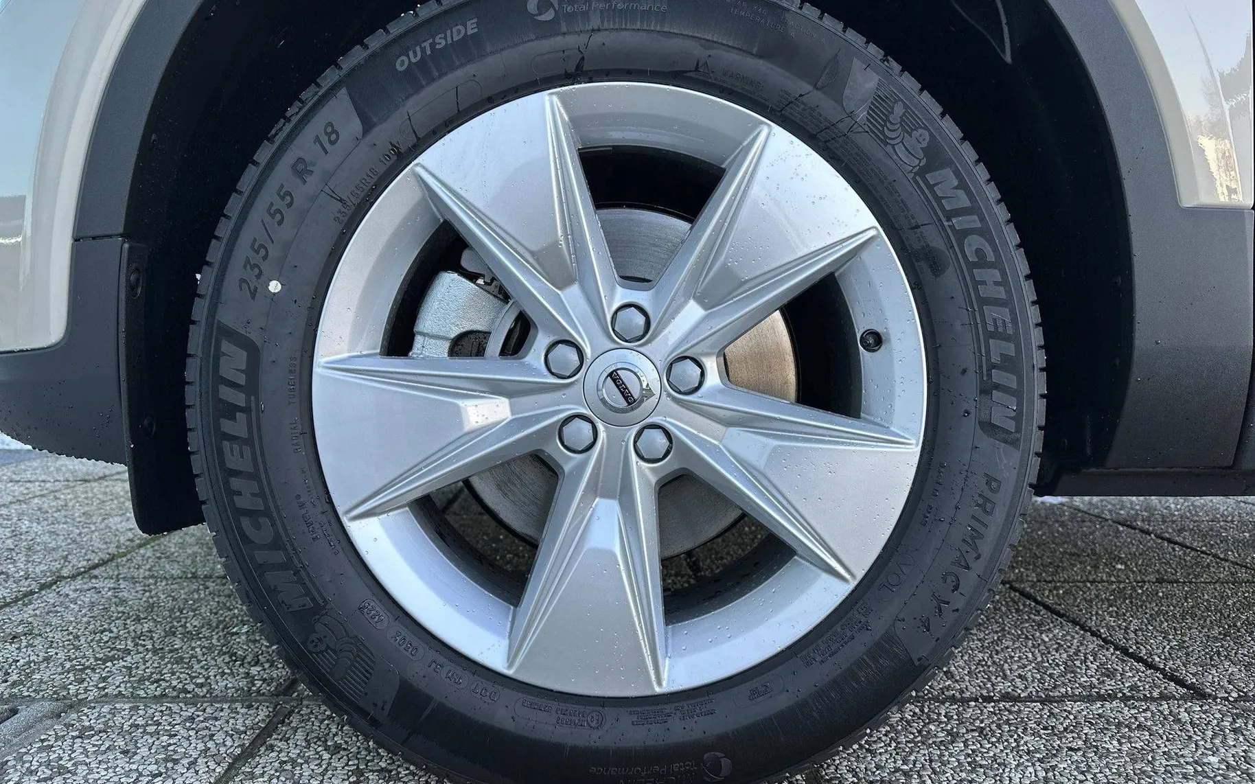 Notranja slika - Volvo XC40 - B3 P Core AT DCT 3 leta garancije + 3 servisi... - 9