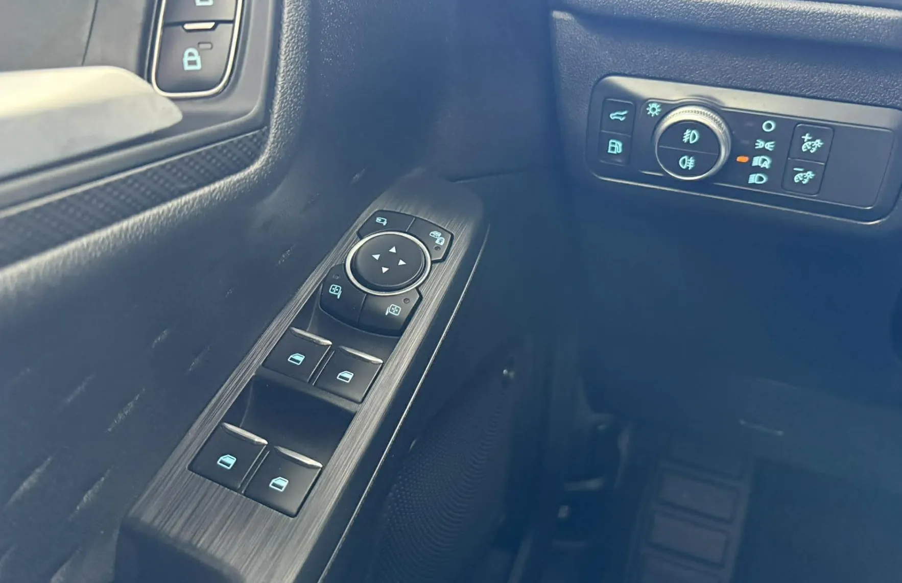 Zunanja slika - Ford Kuga - 2.5 Duratec PHEV ST-Line X.NEMŠKI+4ALU.ACC.KAMERA - 8