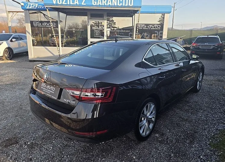 Zunanja slika - Škoda Superb - 2.0 TDI Ambition DSG 110 kW ALU-XENON-GR.SEDEŽEV - 5