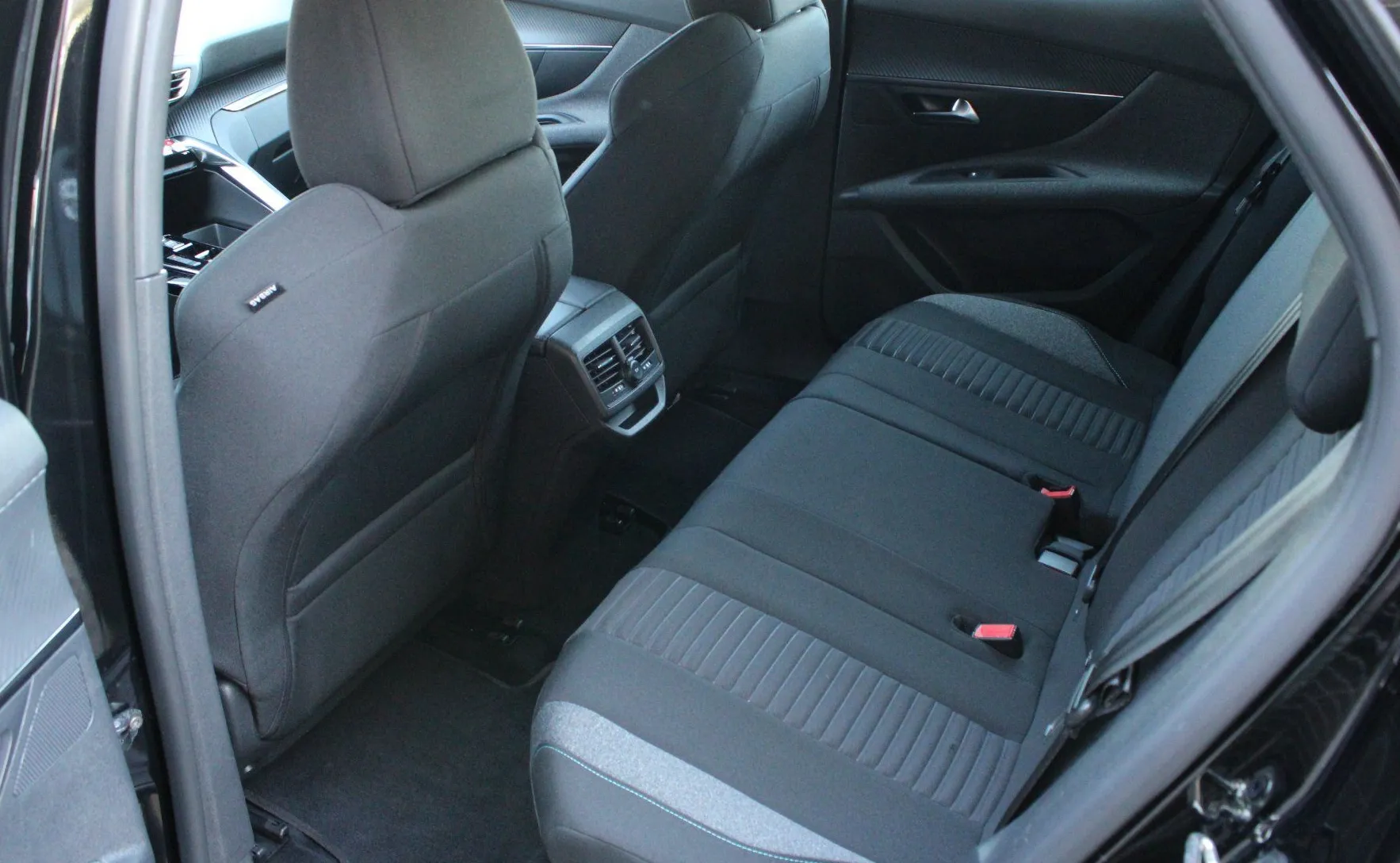 Zunanja slika - Peugeot 3008 - 1.5 BlueHDI 130 Active Pack Avt._LED_ALU_KAMERA - 13