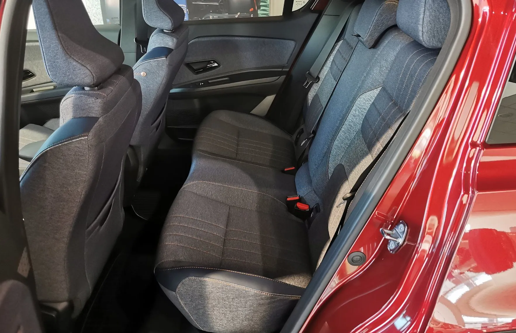 Zunanja slika - Renault 4 E-tech - Techno 150 Comfort Range - 8