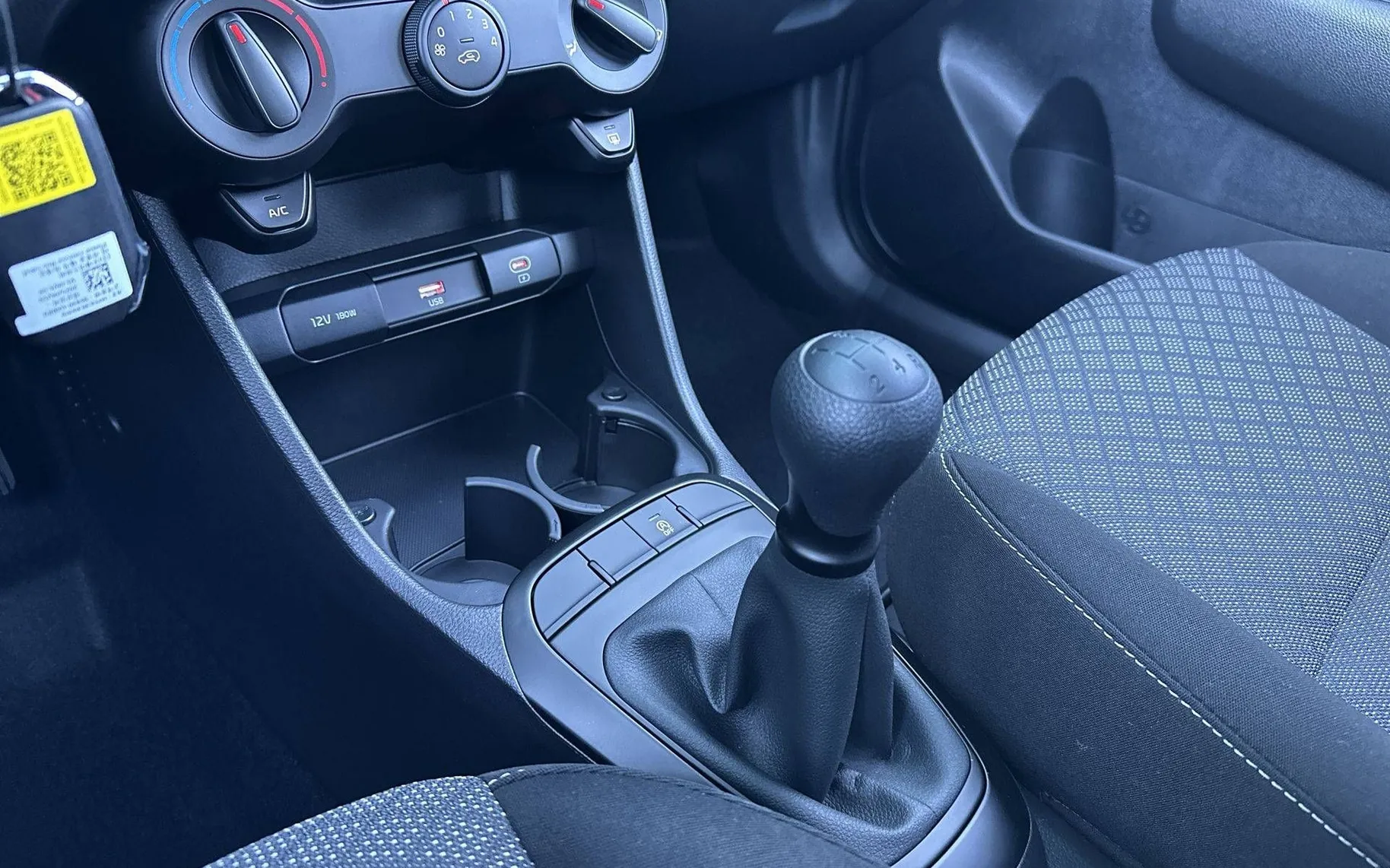 Notranja slika - KIA Picanto - 1.0 GDI LX Active. 5M T  4-sedežni - 20