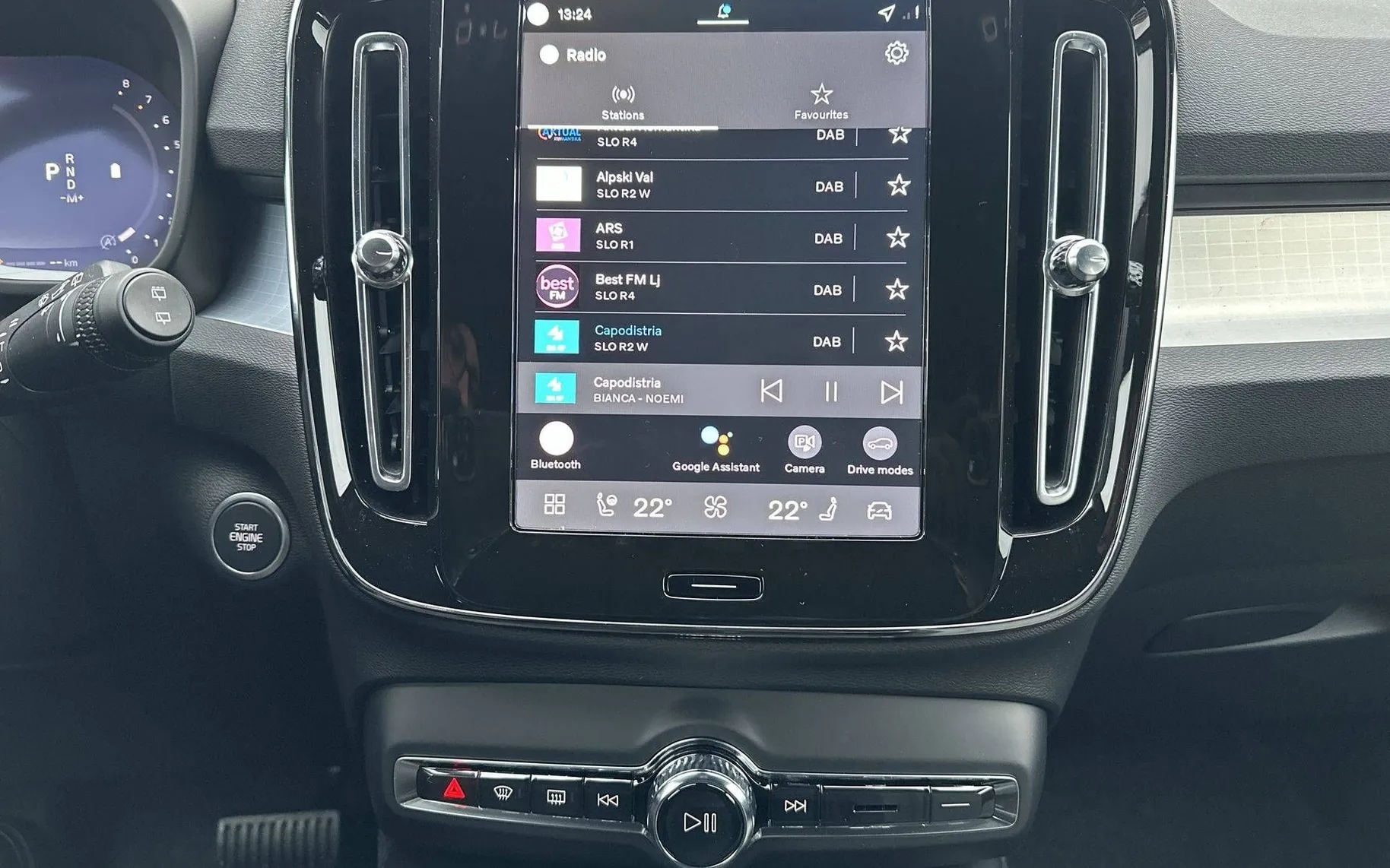 Notranja slika - Volvo XC40 - B3P Core Avt... - 15