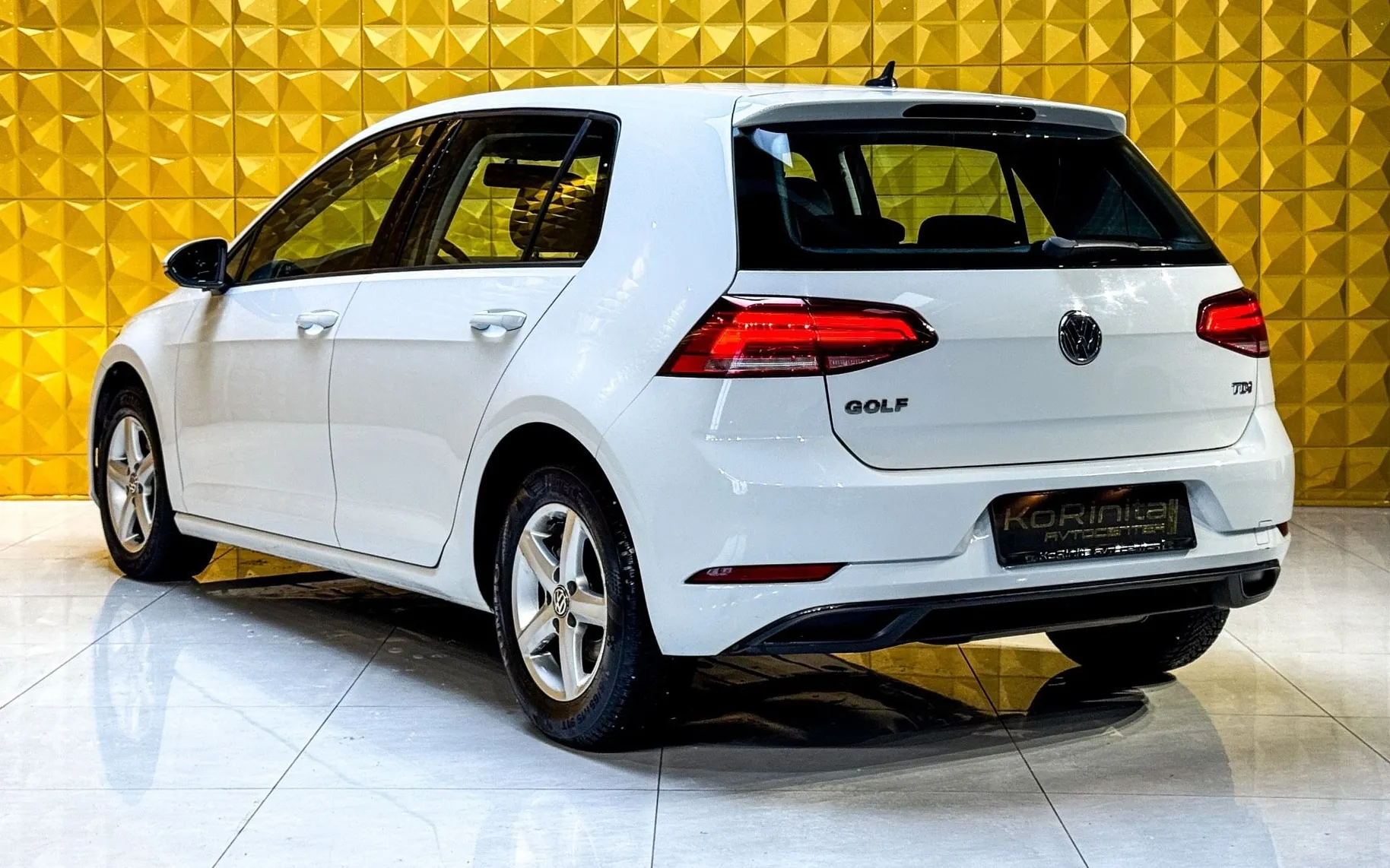 Notranja slika - Volkswagen Golf - 1.6 TDI AUT. FACELIFT-MULTIFUNKCIJA... - 9