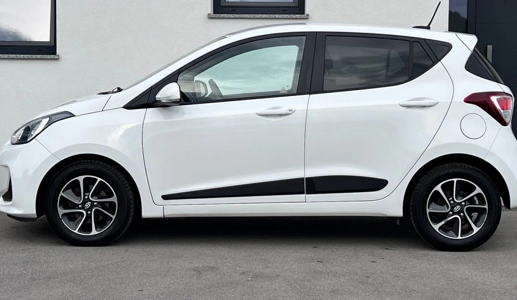 Zunanja slika - Hyundai i10 - 1.25+NAVI+ALU+LED+PDC+SLO - 4