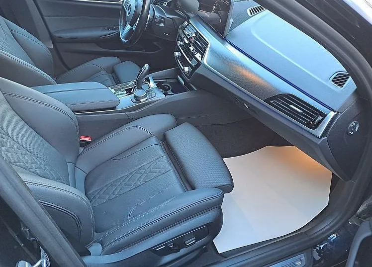 Zunanja slika - BMW Serija 5 - Touring: 520 d  M Sport 2.0 140KW AT8 - 8