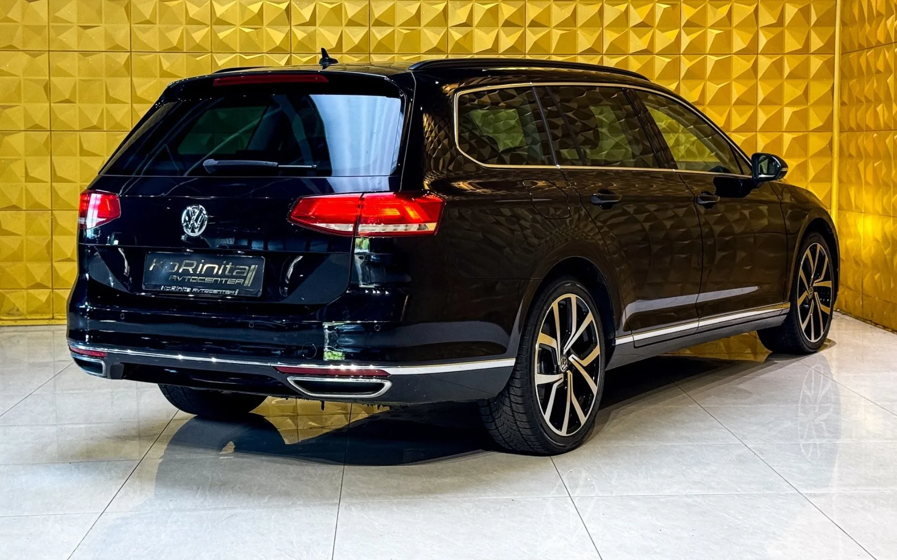 Notranja slika - Volkswagen Passat Variant - 2.0 TDI AUT.-LED-RADAR TRMP-GRETJE-NAVI-PDC - 11