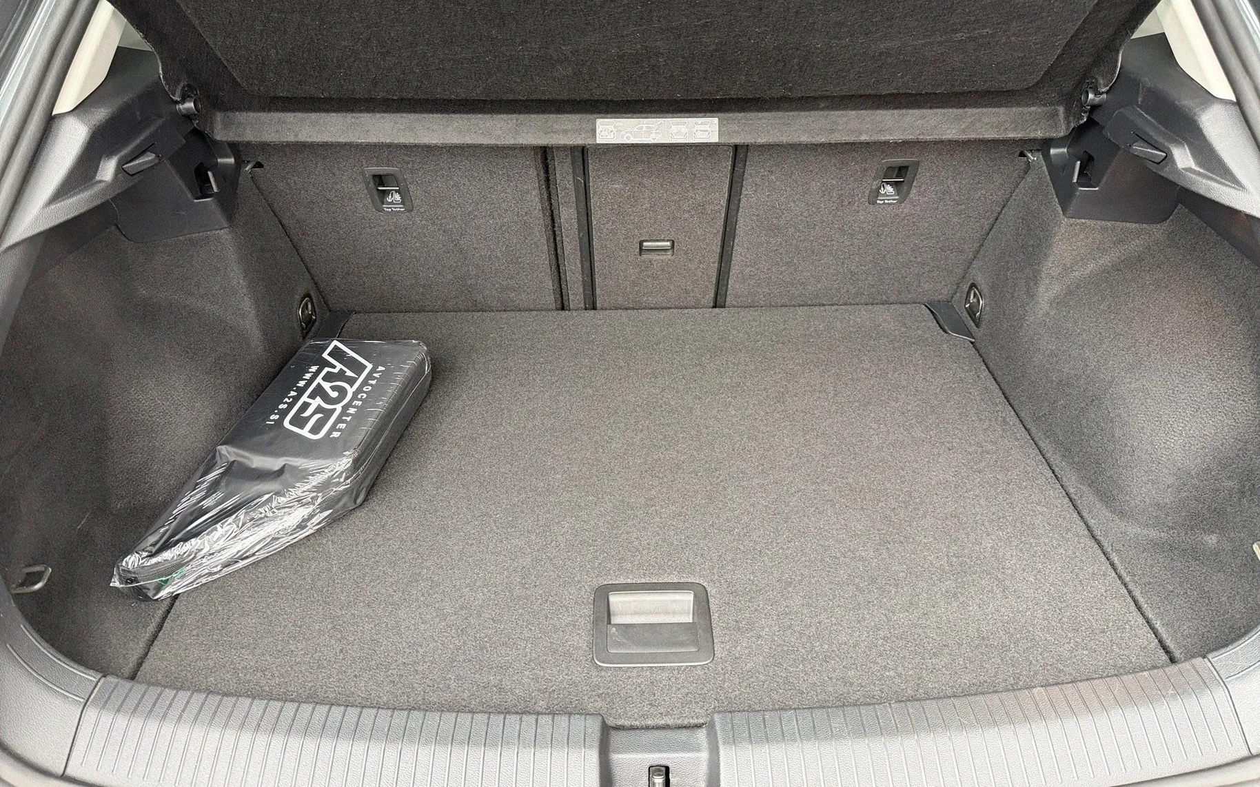 Notranja slika - Volkswagen T-Roc - 1.5 TSI BMT DSG-Style-SLO-Full LED-Vlečna kljuka - 12