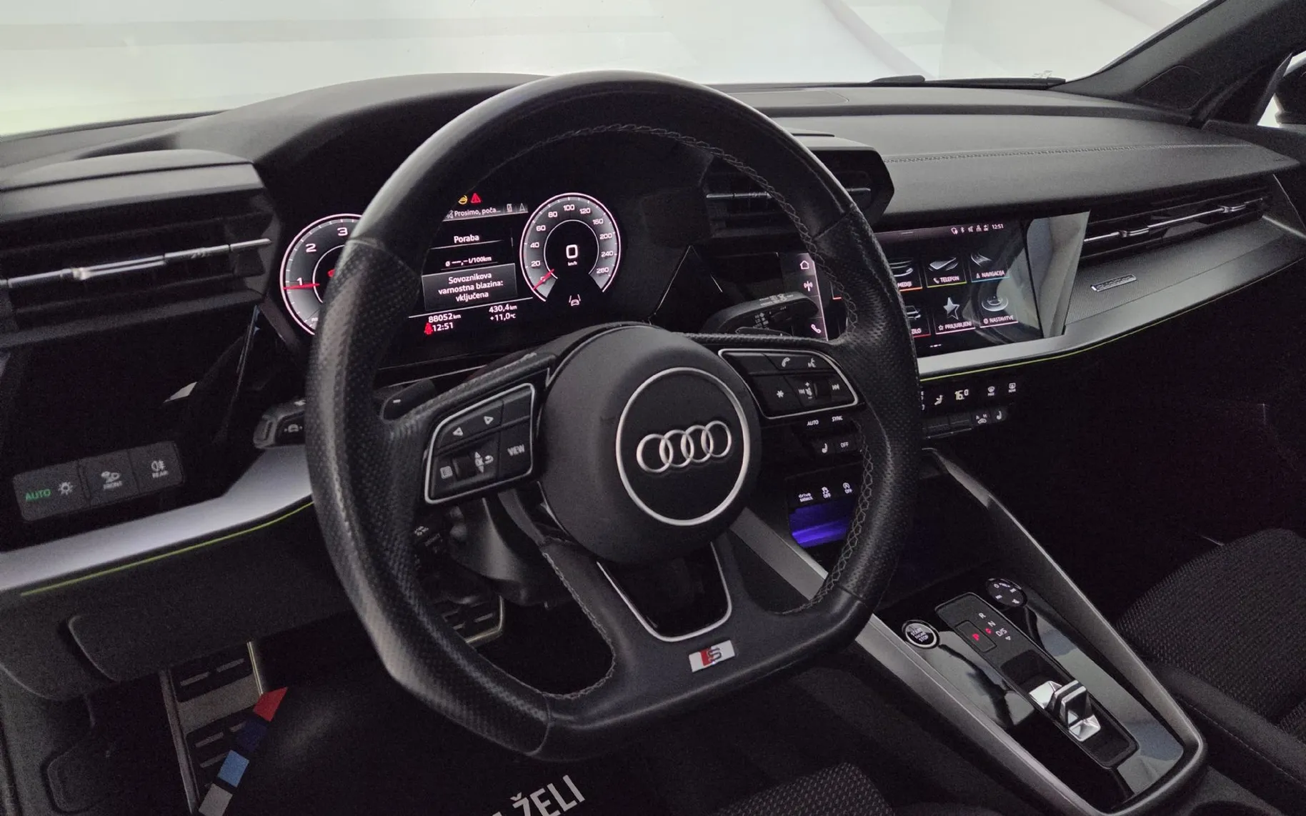 Notranja slika - Audi - A3 Sportback 40 TDI quattro S line S tronic - 15